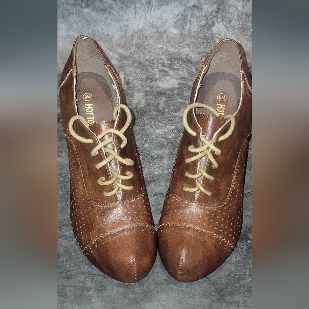 Laced Oxford heel booties